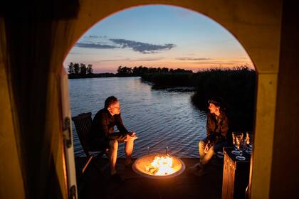 Un fuego en el brasero de la floss (balsa).