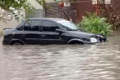 Un fuerte temporal de agua y lluvia castigó a Río Gallegos; calles inundadas y gran cantidad de evacuados