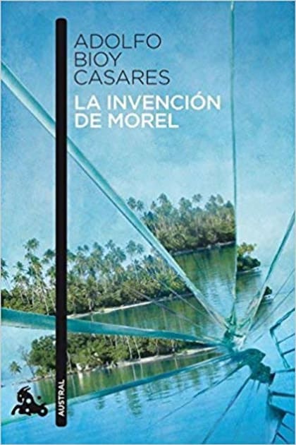 Un fugitivo de la justicia llega en un bote de remos a una isla desierta sobre la que se alzan algunas construcciones abandonadas. El silencio y oculto de los habitantes espía sus conversaciones y logra develar los misterios que esconden
