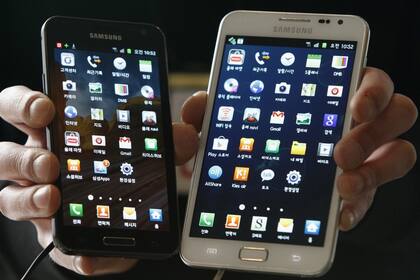 Un Galaxy SII y el Note, con pantallas de 4,3 y 5,3 pulgadas, respectivamente. Samsung vendió desde su lanzamiento más de 40 millones de unidades de su línea Galaxy