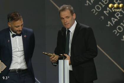 Un gallo para Esculapio logra su primer premio de la noche: autor / libretista