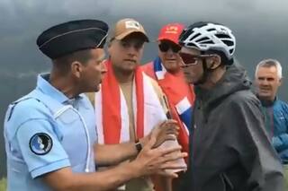 Abucheado, empujado y confundido con un espectador, Froome aparece rendido
