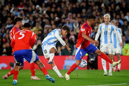 Un gol de Dybala, en el partido contra Chile
