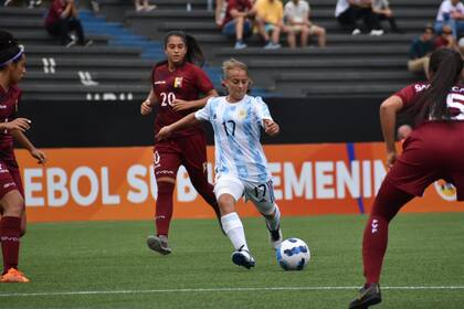 Un golazo de Juana Cángaro ante Venezuela, jugando para el seleccionado argentino