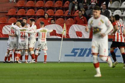 Un golazo de Tapia fue insuficiente para Barracas Central, que perdió contra Estudiantes con justicia.