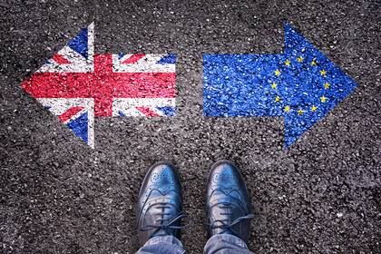 Un graftiti estampado en el asfalto simbolizando el Brexit