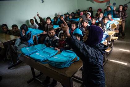 Un grupo de chicos en la escuela Al-Kufa de Mosul