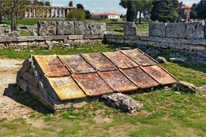 Los jarrones fueron hallados en la necrópolis de Paestum