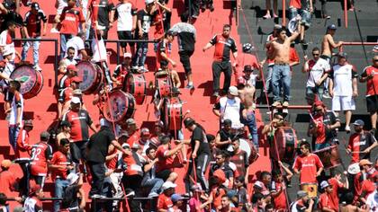 Un grupo de hinchas de Newell''s atacó la casa del vicepresidente segundo de Central