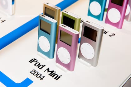 Un grupo de iPod Mini, de 2004, en el Museo de Apple de Praga
