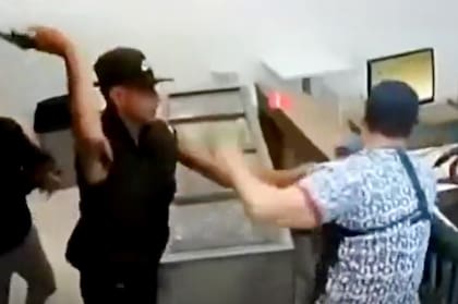 Un grupo de ladrones ingresó el domingo una heladería en Mar del Plata y el empleado que atendía el local los echó a los golpes.