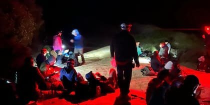 Un grupo de personas hacían senderismo en Baja California y fueron detenidos después de que los confundieran con migrantes