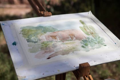 Un grupo de pintoras manchistas armó los caballetes frente a la casa de Nelly para retratar el pueblo y sus habitantes.