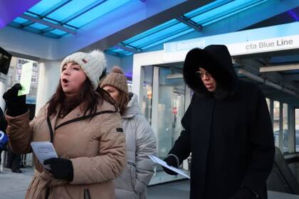 un grupo de políticos y líderes sin fines de lucro se reunieron en el Malcom X College y dieron discursos en contra de las políticas de inmigración de Trump (Stacey Wescott)