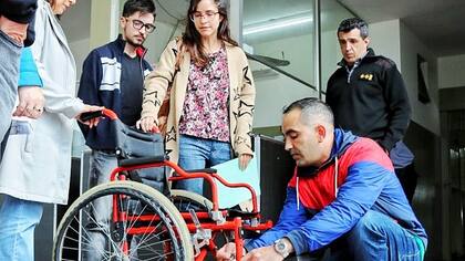 Un grupo de presos armó una silla de ruedas para un niño con cuadriplejía