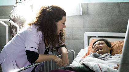 La médica Paula Sixto, en uno de los hogares de alta dependencia