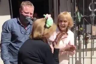 Video: recorrieron 400 kilómetros para sorprender a su amiga por sus 80 años