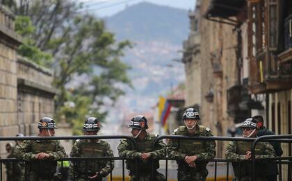Un grupo de soldados colombianos en Bogotá, Colombia.