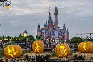 Un grupo de turistas quedó encerrado Disney Shanghai por la política “cero Covid-19” de China