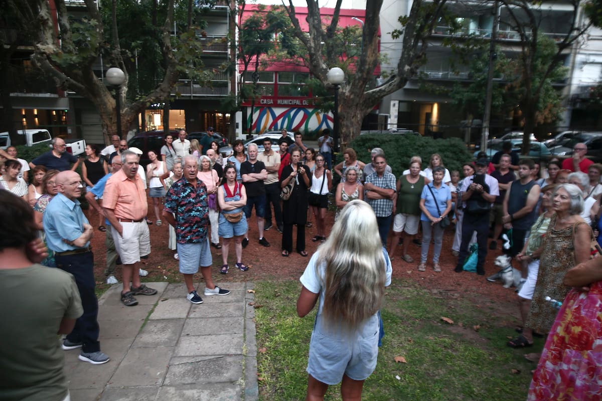 “Parece un jardín botánico”. Abrazo de vecinos para protestar por la renovación de una plaza histórica de la zona norte