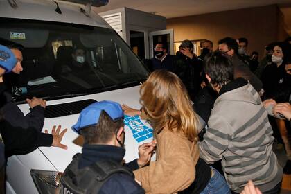 Un grupo de vecinos del barrio Ayres de Pilar impidió el ingreso de Lázaro Báez