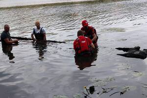 Un grupo de voluntarios hallaron una canoa de más de 200 años de antigüedad (Facebook Robert Wyrostkiewicz)