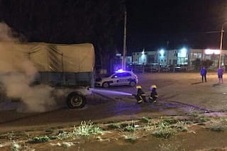 Intentaron incendiar un acoplado en reclamo de la liberación de Jones Huala