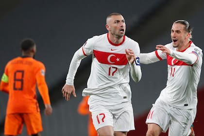 Un hat-trick de Burak Yilmaz le dio el triunfo a Turquía sobre Países Bajos en el comienzo de las eliminatorias europeas rumbo a Qatar 2022.