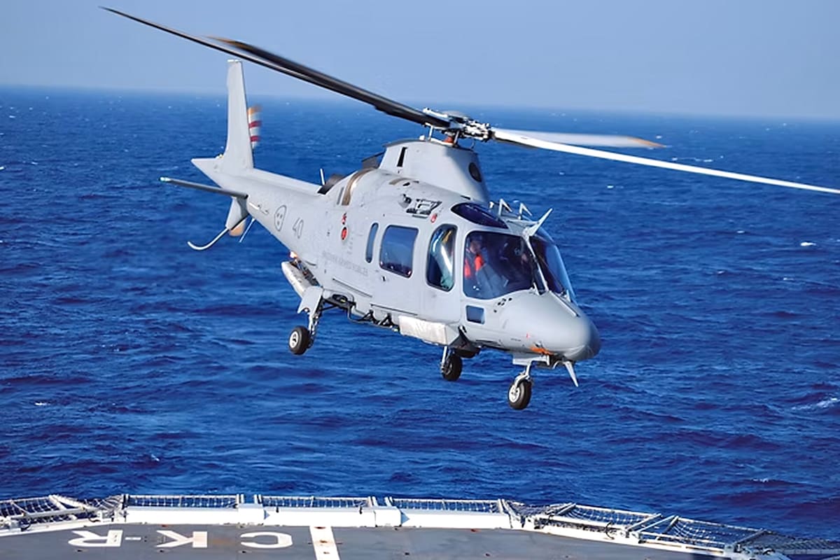 Milei aprueba compra de helicópteros para la Armada en acuerdo con banco francés