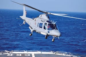 El Gobierno acelera la compra de cuatro helicópteros italianos para la Armada