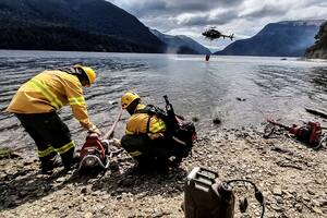 Los dos focos de incendios que arrasan el bosque nativo de la Patagonia siguen activos