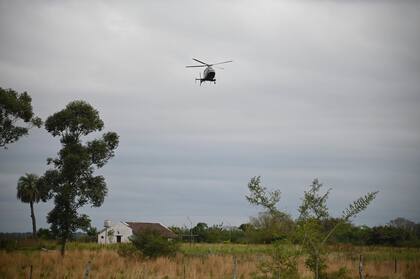 Un helicóptero participa del operativo de búsqueda