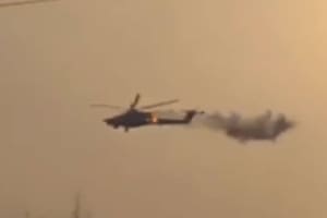 El momento en que un misil de alta tecnología británico parte en dos a un helicóptero ruso en el aire