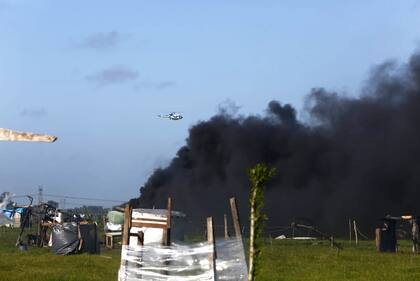 Un helicóptero sobrevuela el predio de Guernica