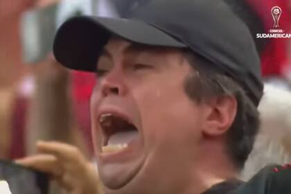 Un hincha de Colón se hizo viral al llorar mientras alentaba por su equipo en la final de la Copa Sudamericana