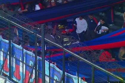 Un hincha de San Lorenzo sufrió un grave accidente en el estadio de Colón.