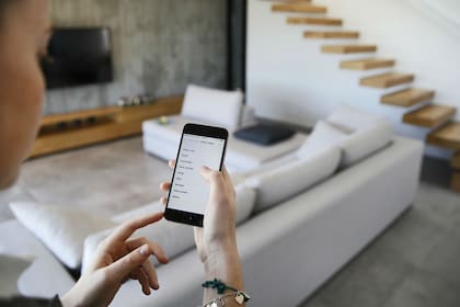 El servicio estará disponible para celulares modernos (Archivo)