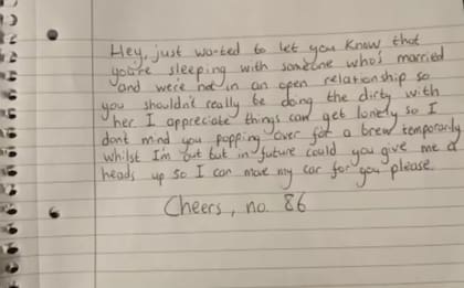Un hombre anónimo, del Reino Unido, escribió una nota a su vecino que supuestamente estaba durmiendo con su esposa