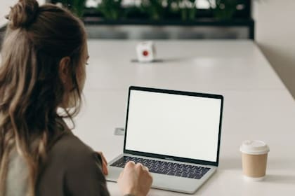 Un hombre calificó a su esposa en una planilla de Excel