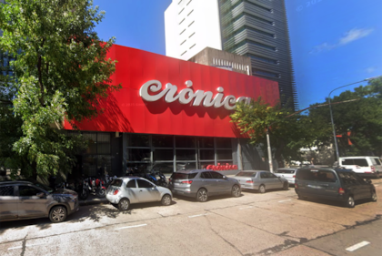 Un hombre con antecedentes penales irrumpió en Crónica TV y amenazó al personal con un cuchillo