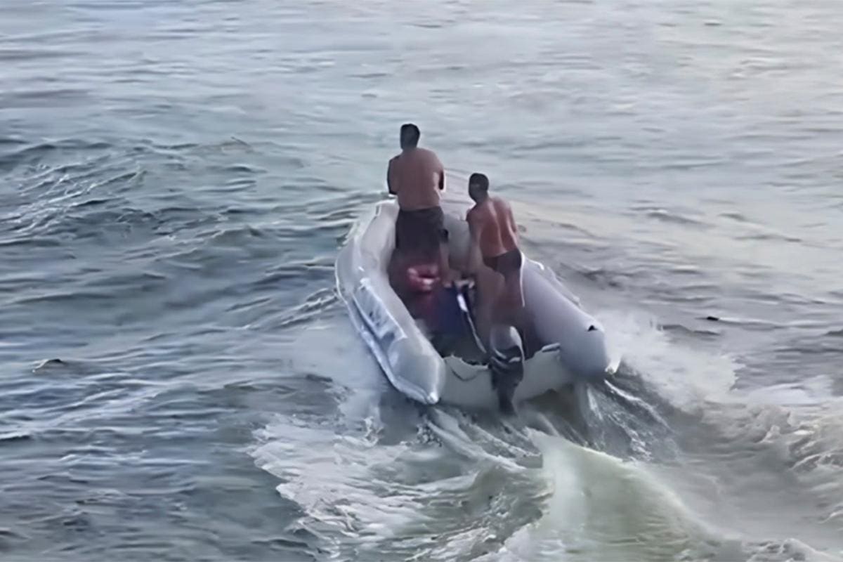 Intensas buscas por homem de 41 anos que desapareceu após entrar no mar