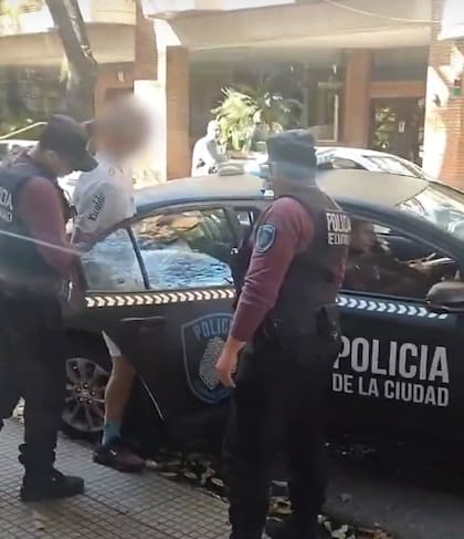 Un hombre de 48 años fue detenido tras el robo de una peluquería y el asalto a un local de ropa.