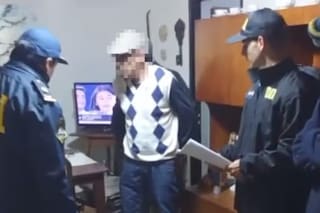 Arrestaron por intento de homicidio al hombre que había golpeado en una camilla a un joven gravemente herido