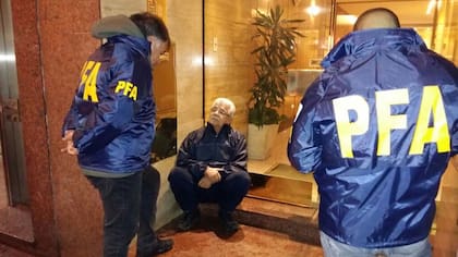 El sospechoso fue detenido en la puerta de un edificio del barrio de Almagro