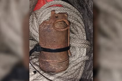 Un hombre en situación de calle encontró una granada con pólvora dentro de un contenedor de basura en el barrio de Constitución