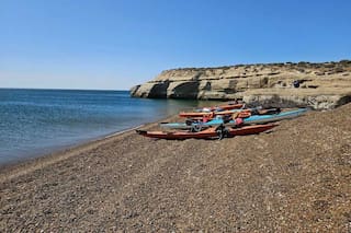 Ofrecía paseos gratis en kayak en Puerto Madryn, llevaba a mujeres a playas aisladas y abusaba de ellas