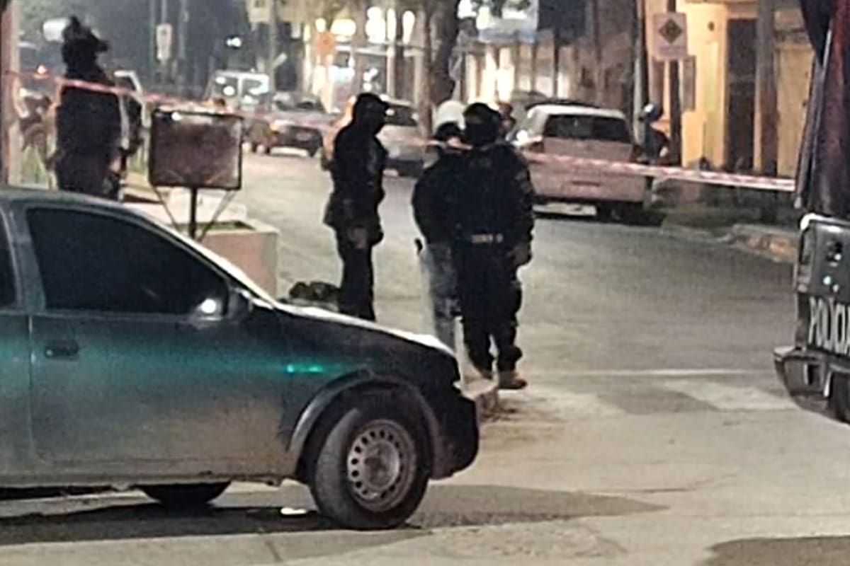 Un policía mató a una amiga de su expareja y se atrincheró en un gimnasio de Moreno