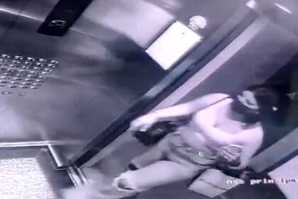 Ocurrió en el barrio de Palermo y quedó registrada en las cámaras de seguridad del edificio
