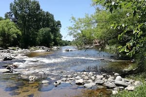 Un hombre se metió a nadar en un río de Córdoba con su hijo y murió ahogado