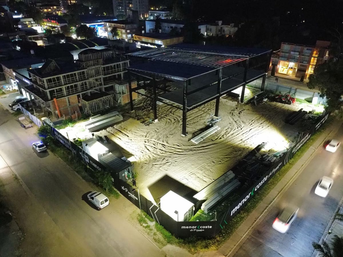 O homem que trabalhava no canteiro de obras caiu no vazio e morreu